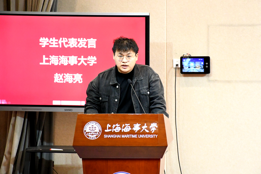 获奖学生代表赵海亮发言