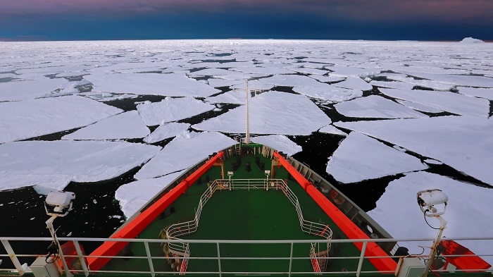 冰区航行（船头）