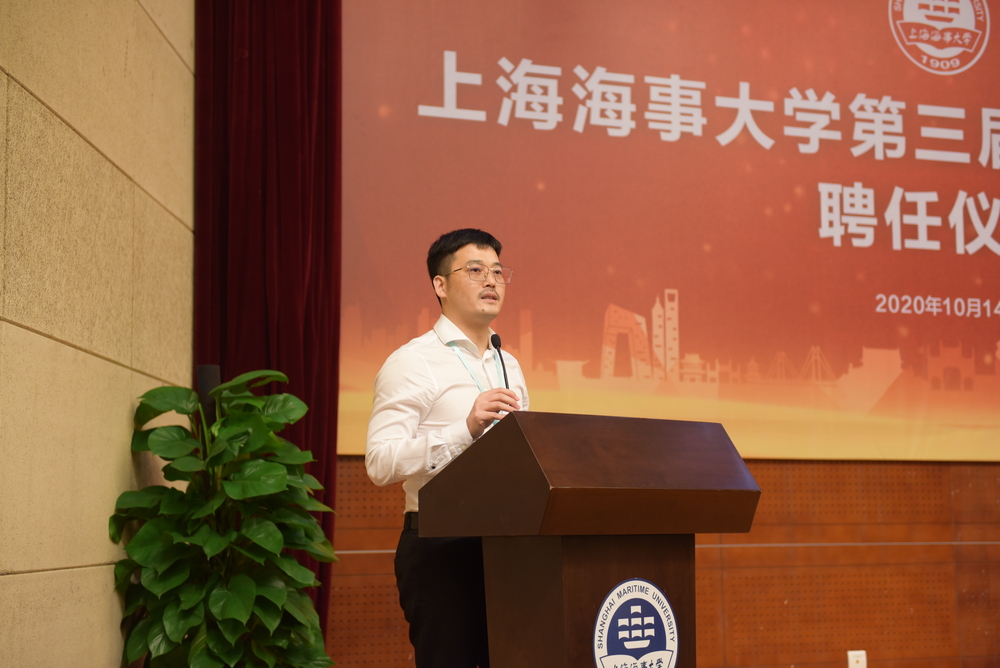 “企业家辅导员”代表李广发言