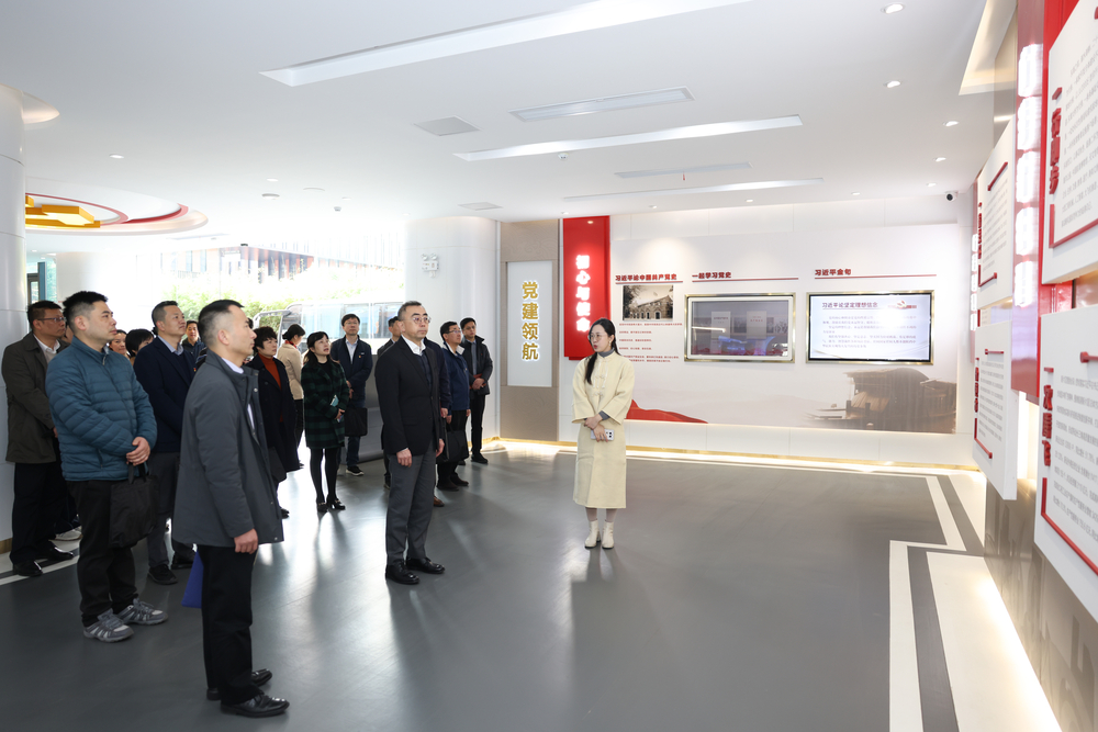 参观海立方党群服务中心