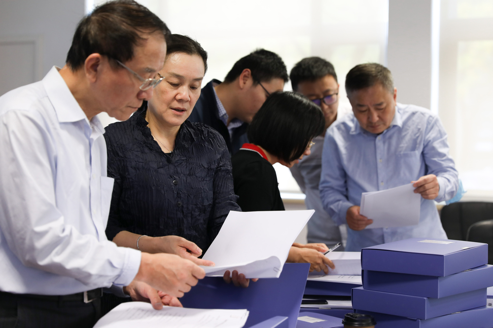  专家逐项核查资料