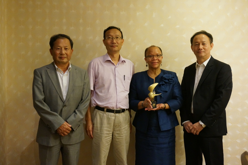 世界海事大学校长杜姆比亚-亨利博士来校访问