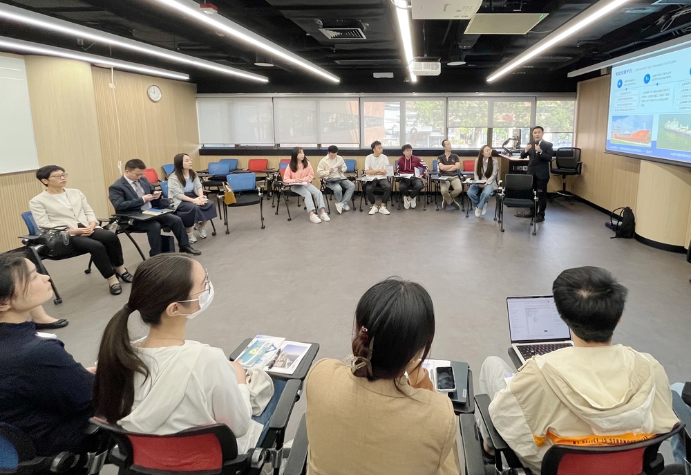 在香港理工大学举行博士生人才座谈会