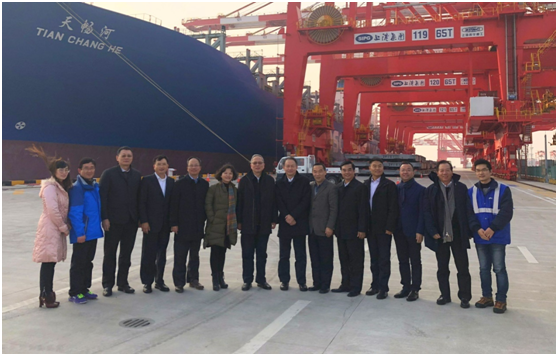参观洋山深水港