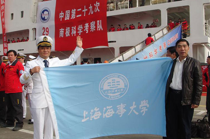 商船学院周明华老师作为“雪龙”号轮机长参加中国第29次南极科考