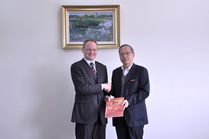 丹麦劳瑞森散货公司总裁Peter Borup来访