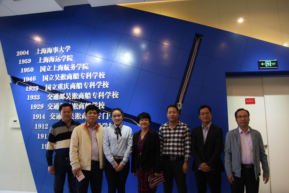 海南热带海洋学院副校长刘湘洪一行参观校史馆