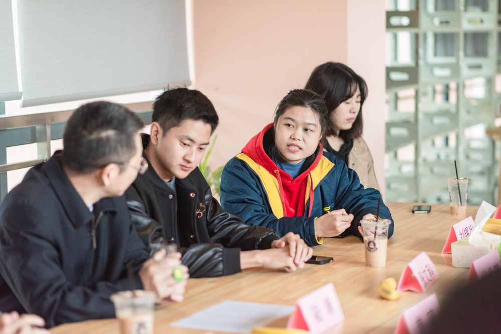 陆靖校长关心毕业生就业问题