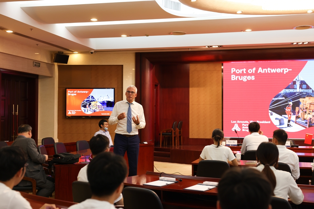 卢克•阿诺特斯副总裁为师生演讲