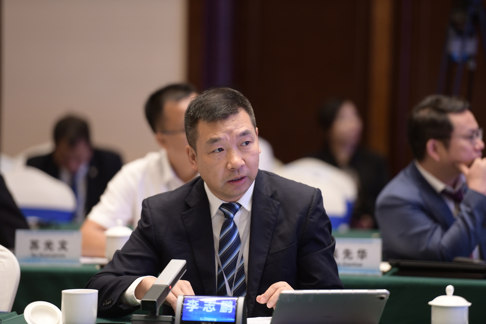 上海海事大学党委副书记、副校长李志鹏发言