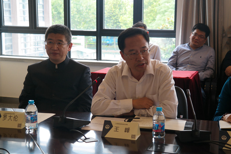 新生代表王峰发言