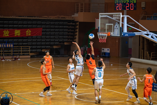 冠军争夺赛激烈角逐