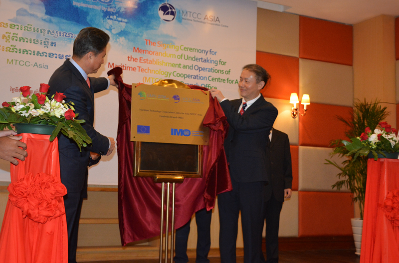 金永兴书记与孙江涛部长共同为分中心揭牌