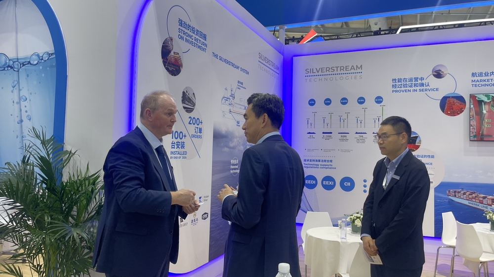 初北平校长参观修弗斯润亩（silverstream）科技有限公司展台