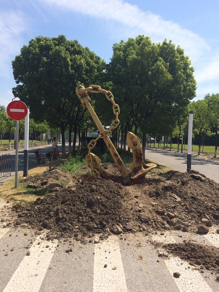 3号门铁锚雕塑安置施工