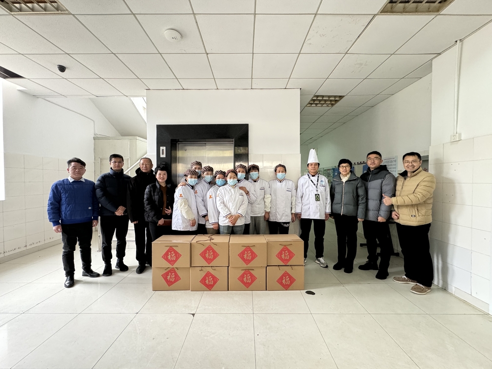 学校工会慰问寒假坚守岗位的教职员工