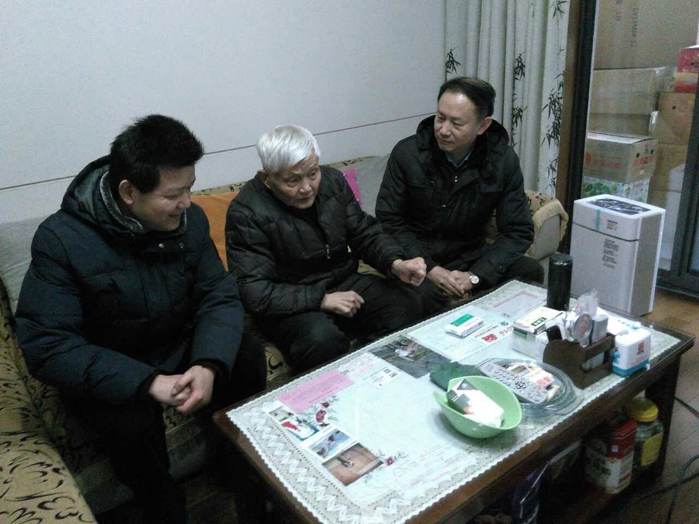 校领导寒假期间走访慰问老干部