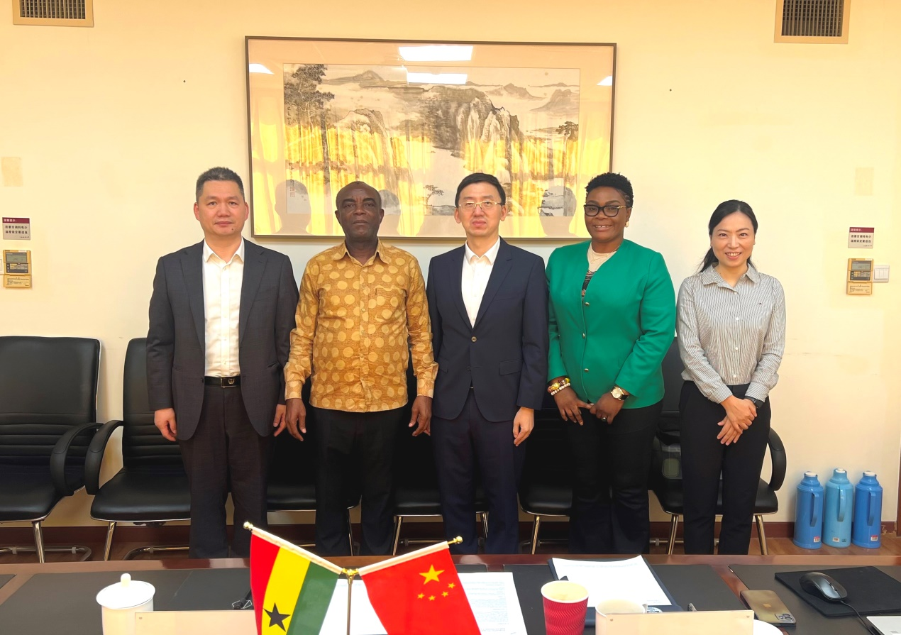 中西非地区海事大学校长一行来校访问