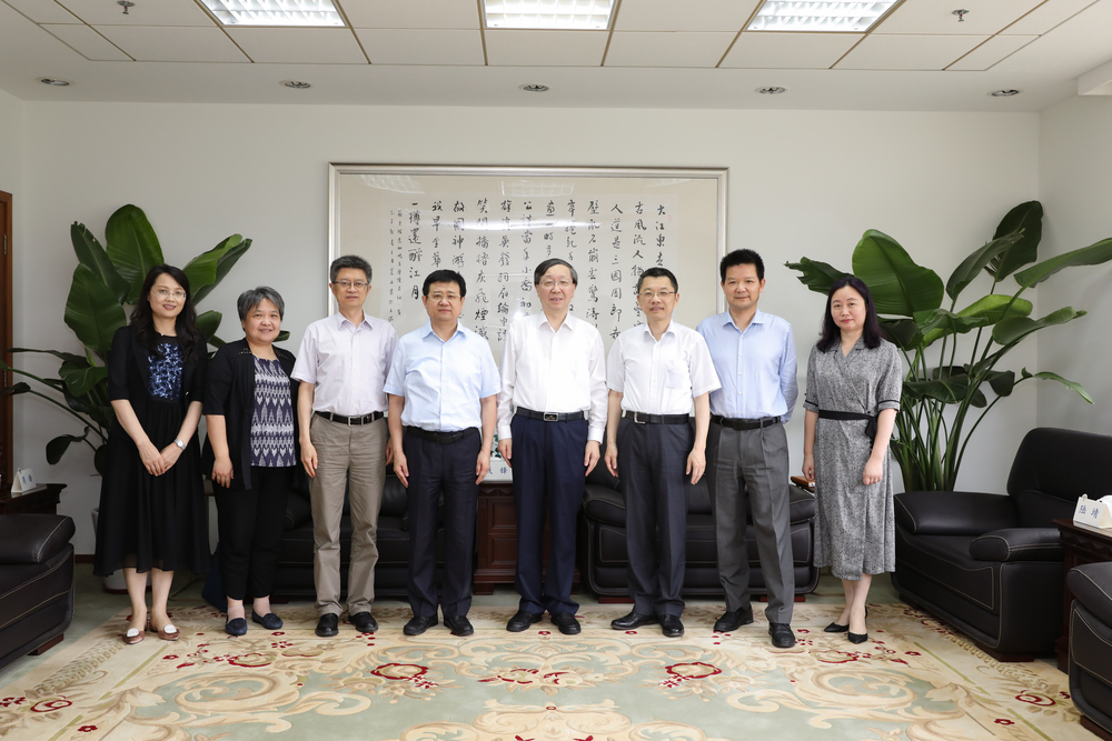 九三学社上海市委主委钱锋一行来校调研