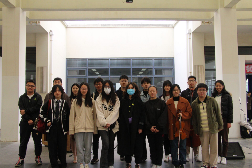 参演的乐团同学