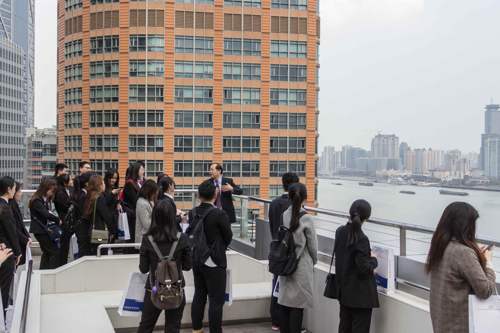 参观中船保大厦