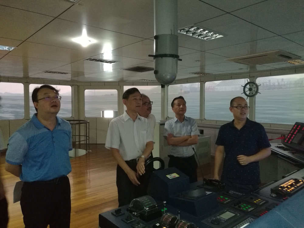 参观航海模拟器