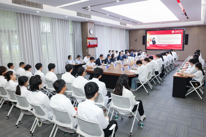 在航运强国海洋强国建设新征程中挺膺担当，校党委书记曹荣瑞为毕业生党员讲授专题党课