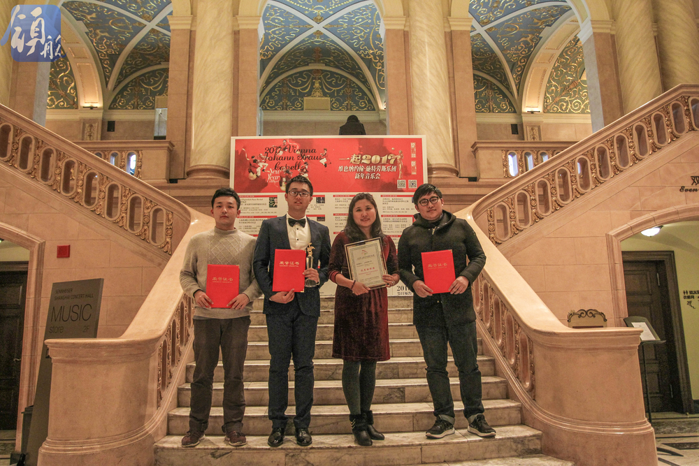 室内乐乐团师生合影