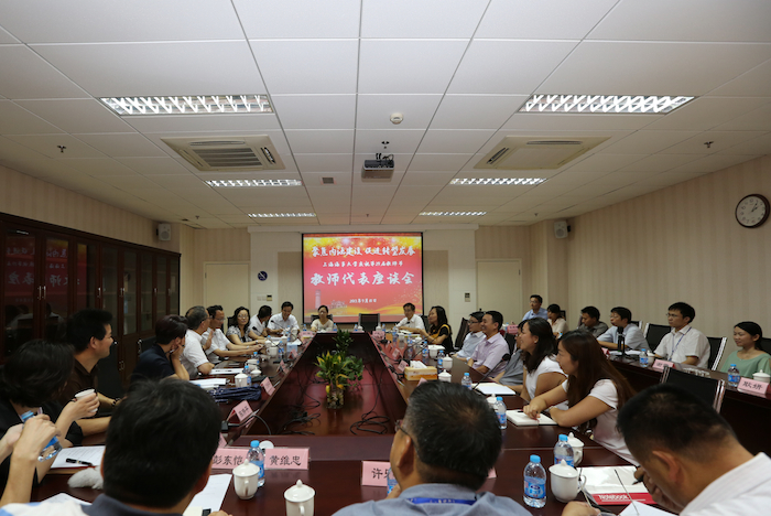 我校举行教师代表座谈会庆祝教师节