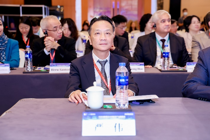 严伟副校长应邀参加浦江创新论坛开幕式并见证签约