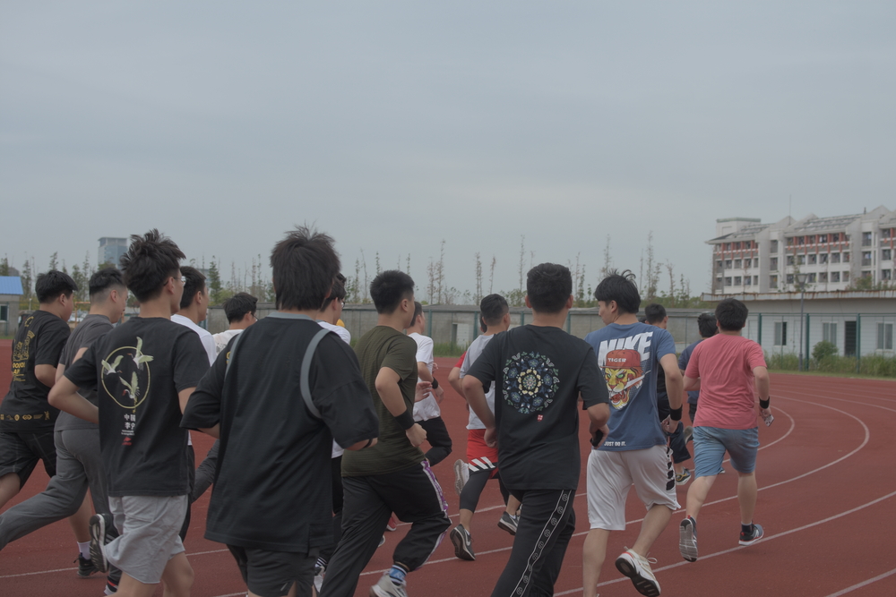 同学们争先恐后