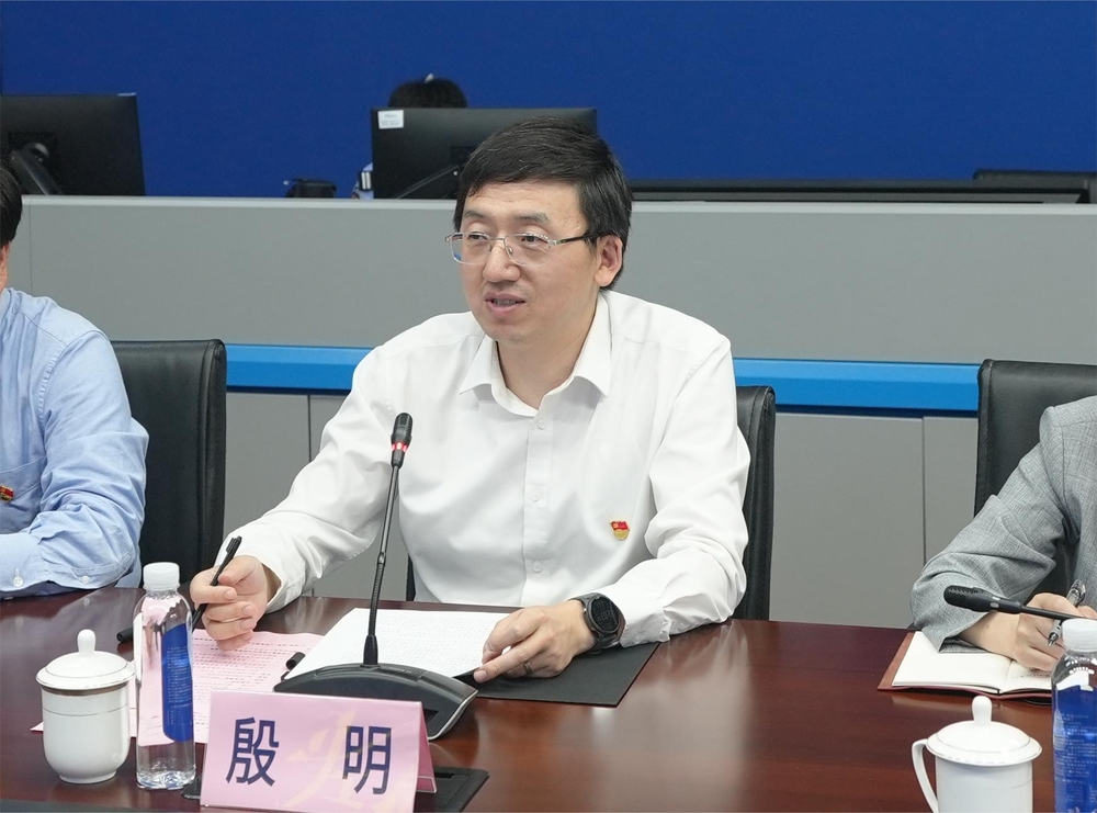 学校党委常委、党委宣传部部长、党委教师工作部部长兼人事处处长殷明讲话