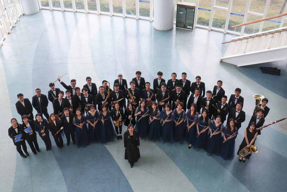 上海海事大学管乐团合照
