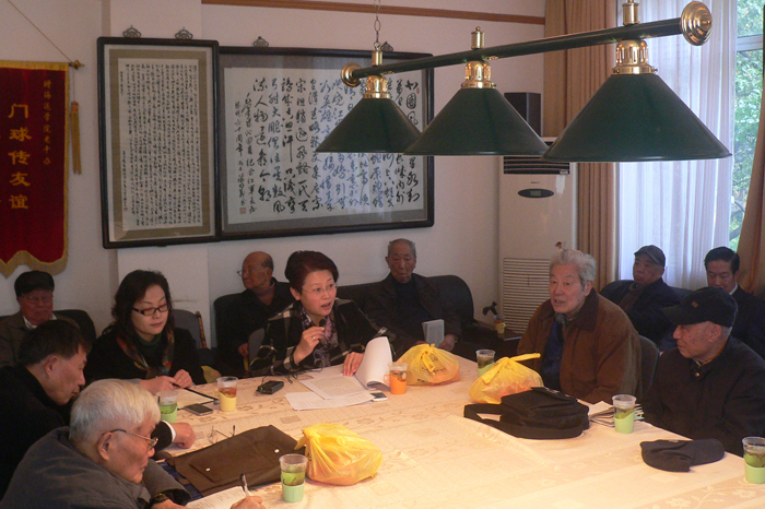 校党委副书记门妍萍向老干部通报学校近期情况