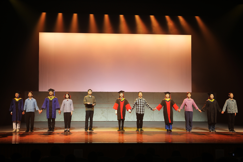 剧照10 亚太班毕业典礼