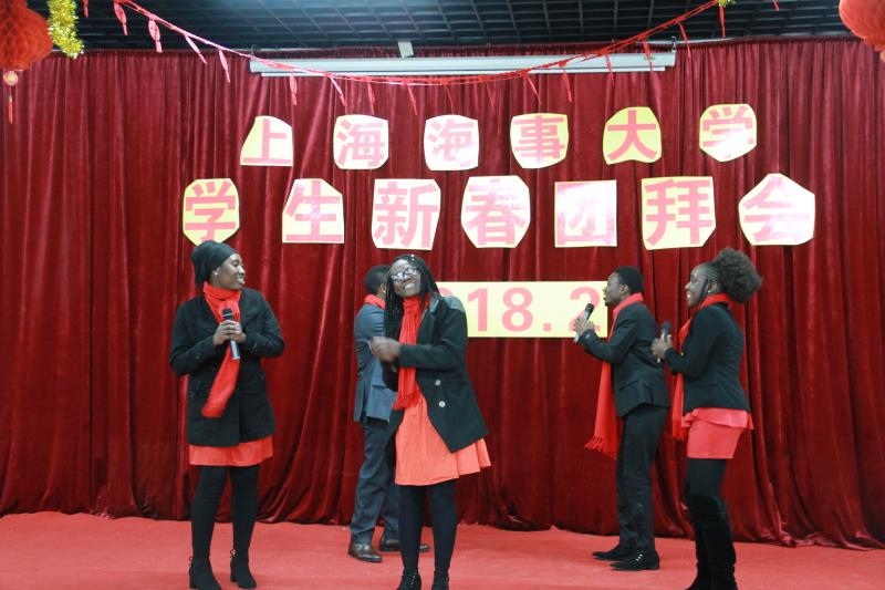 校留学生代表表演精彩节目