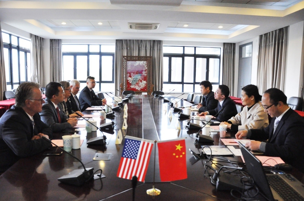 美国加州大学河滨分校教务长兼常务副校长来校访问