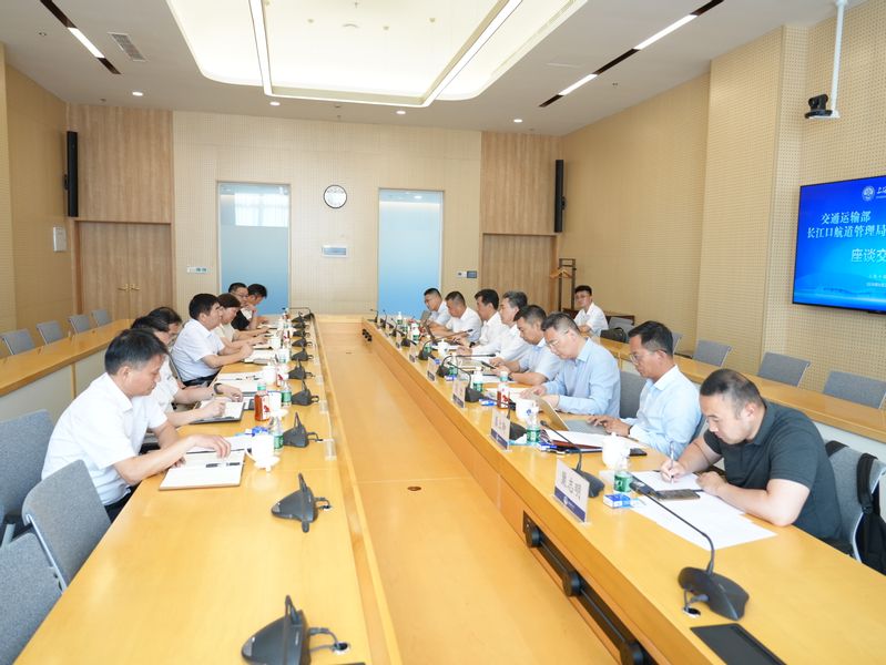 交通运输部长江口航道管理局局长张铁军一行来校调研交流