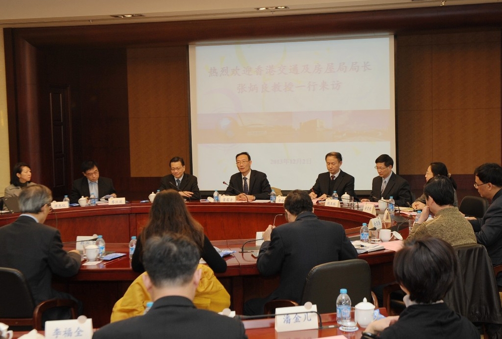 香港交通及房屋局局长张炳良教授一行来校访问