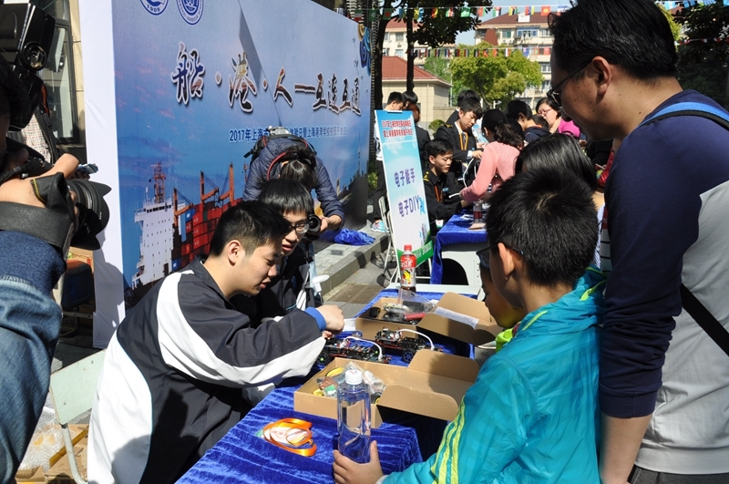 学生职业体验暨校园开放日现场