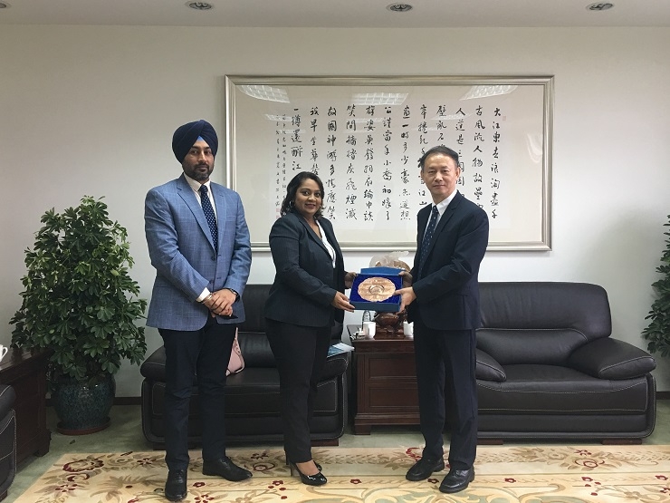 特立尼达和多巴哥大学代表访问我校