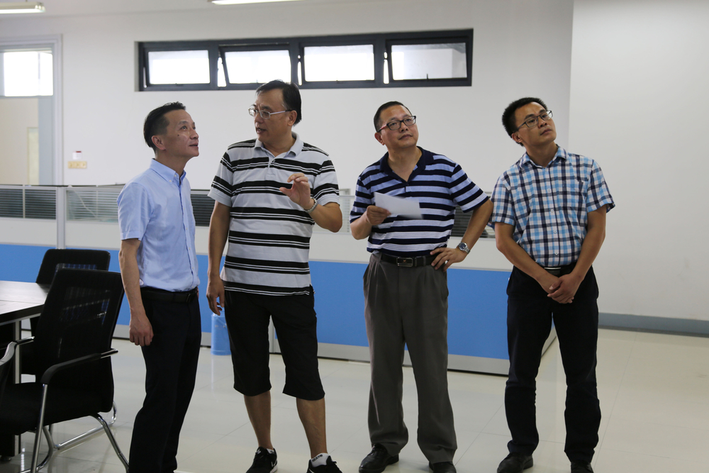 严伟副校长慰问一线科研教师和建设者