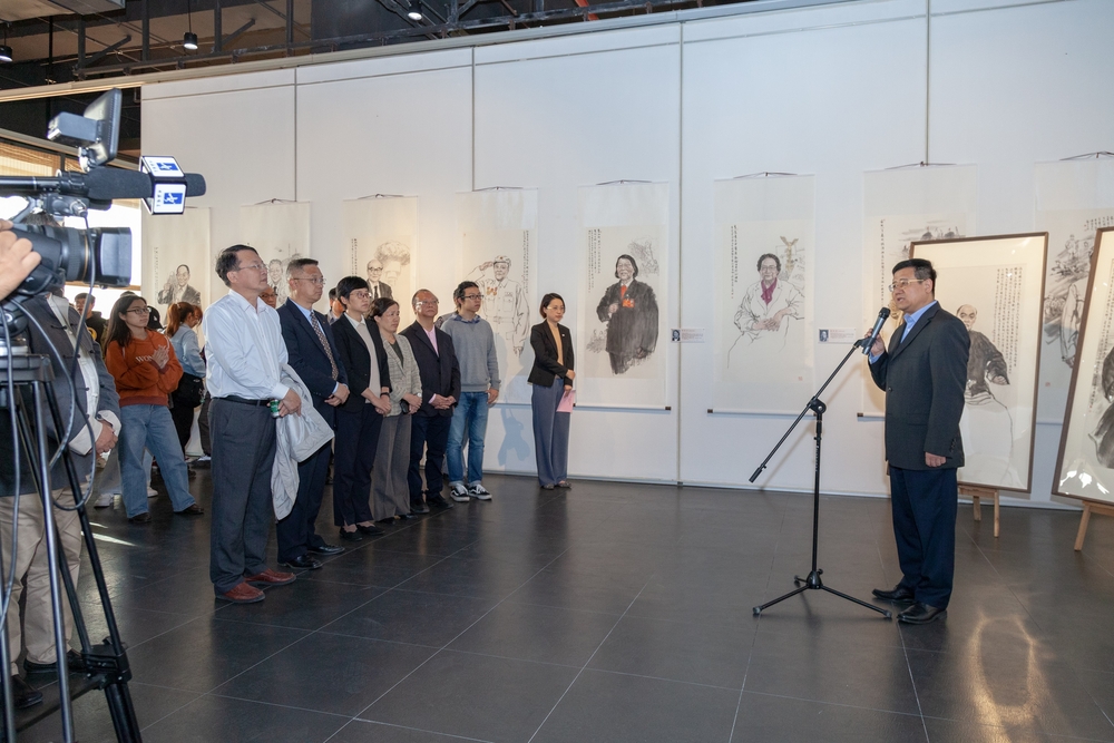 奚文渊水墨人物画展开幕式在上海海事大学举行