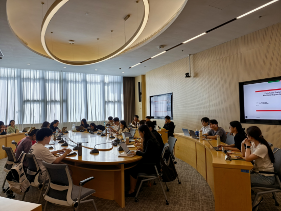 专项班学员开展课堂研讨