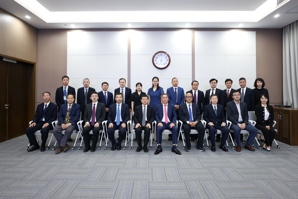 与会嘉宾合影留念