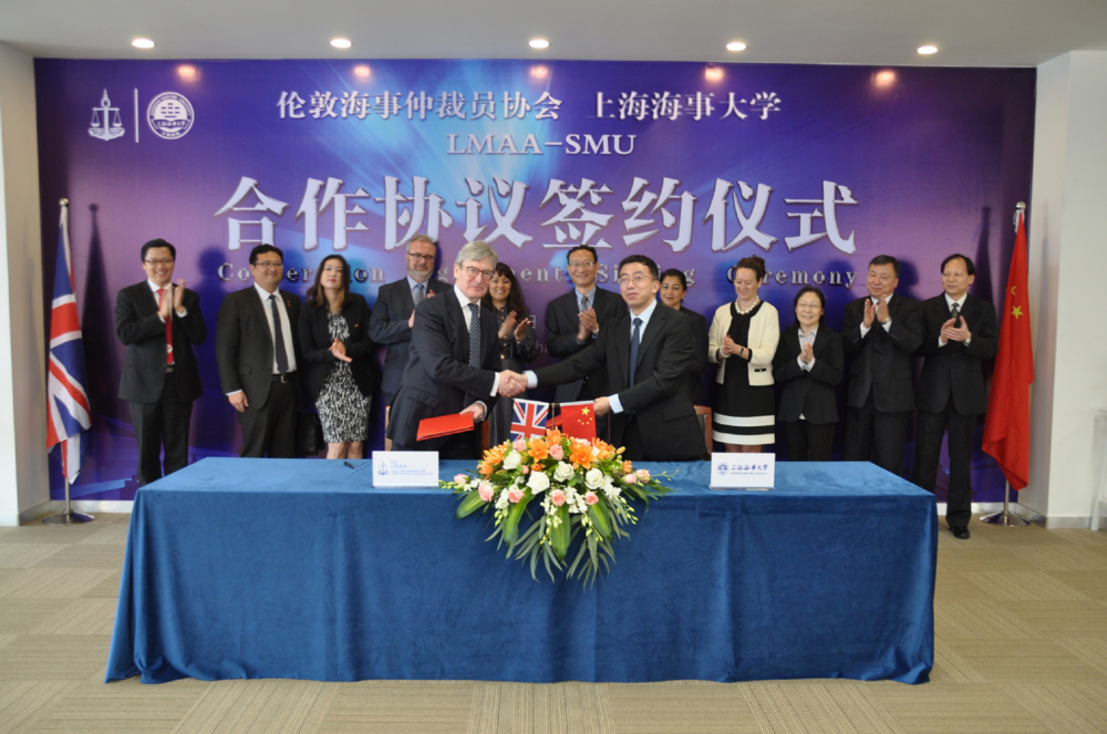 施欣副校长代表学校与伊恩·冈特主席签署合作协议