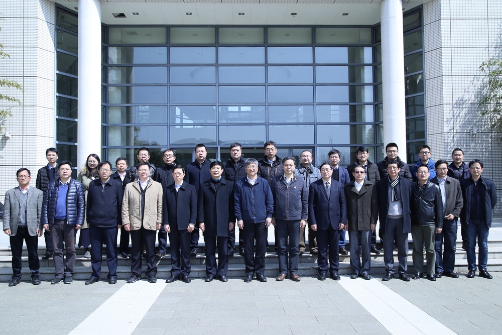 与会人员合影留念