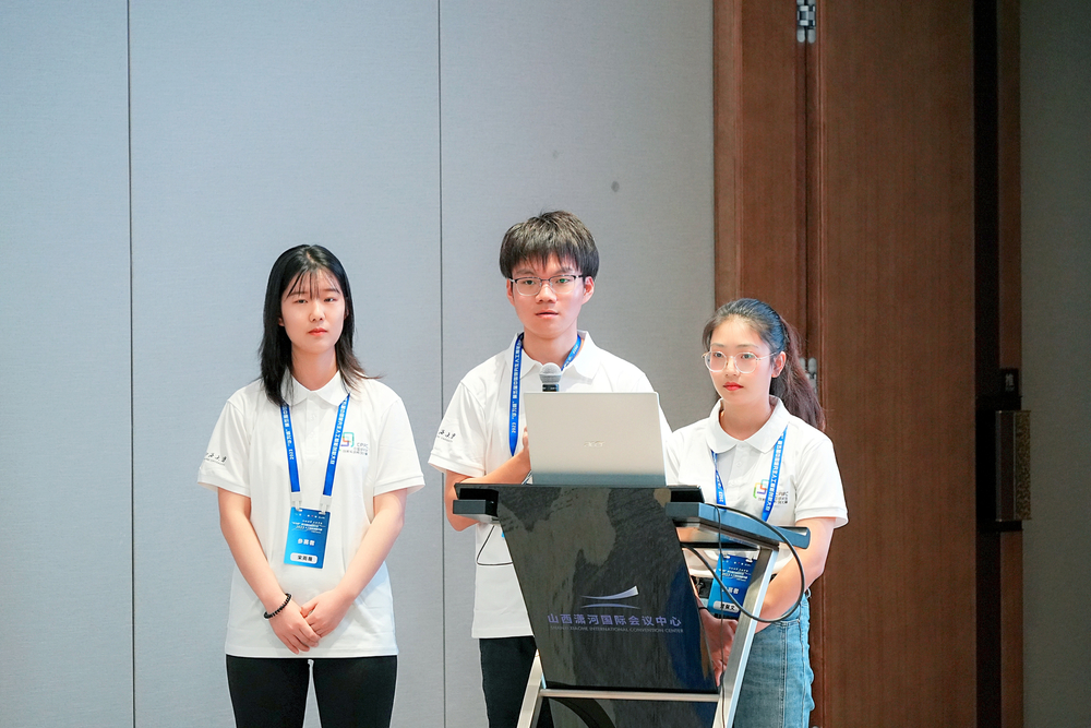 参赛学生现场答辩