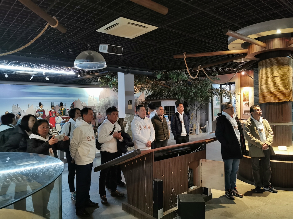 校友会理事及骨干参观郑和纪念馆