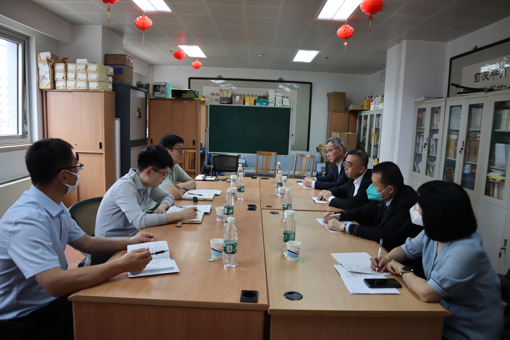 与外交部干部司考录培训处副处长韩月龙等座谈交流